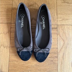 CHANEL Women's Brown and Black Loafers